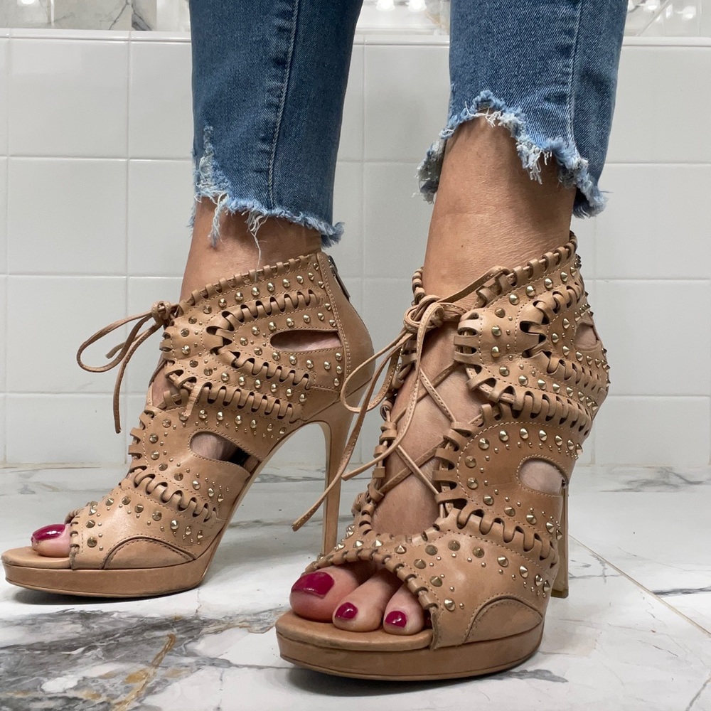 Gorgeous Sam Edelman nude cutout sandals. Size 8.5